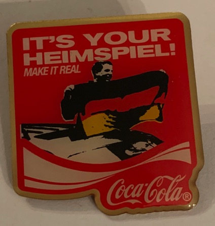 4860-1 € 2,50 coca cola pin voetbal.jpeg
